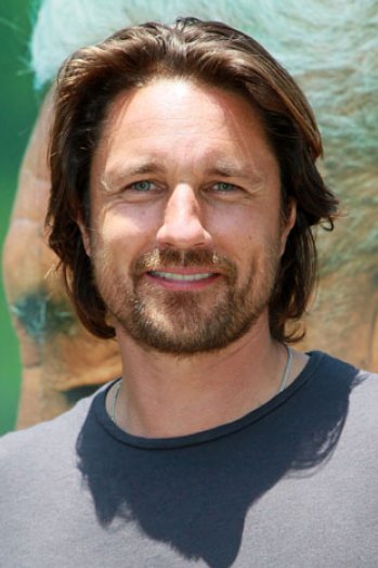 How tall is Martin Henderson?